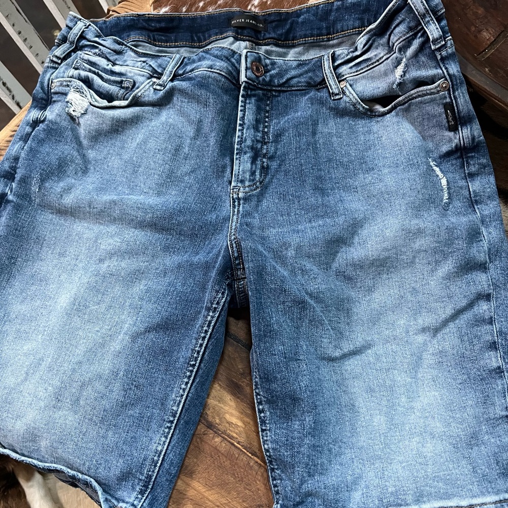 Bermuda walking shorts.